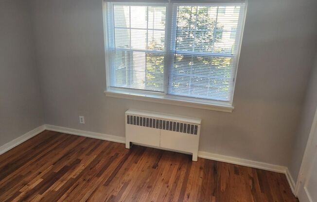 2 beds, 1 bath, 897 sqft, $2,235, Unit B-05