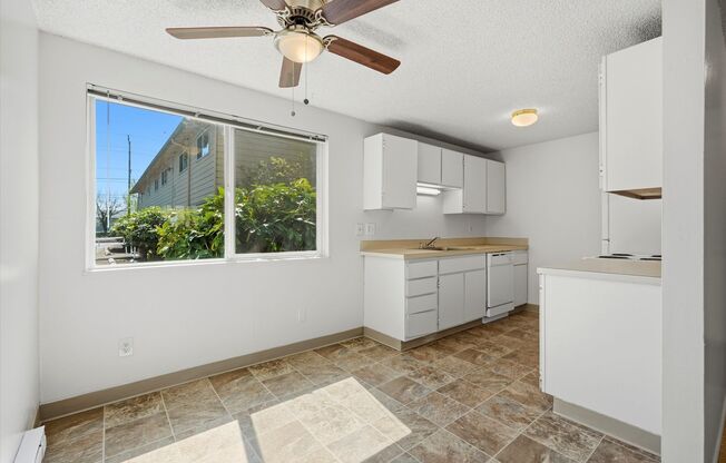 2 beds, 1 bath, 1,000 sqft, $1,350, Unit 31