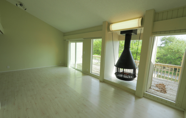 2 Bedroom, 2 Bath Townhouse in Point Venture on Lake Travis