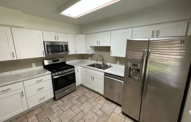 Beautiful 2 bed in Clearfield!