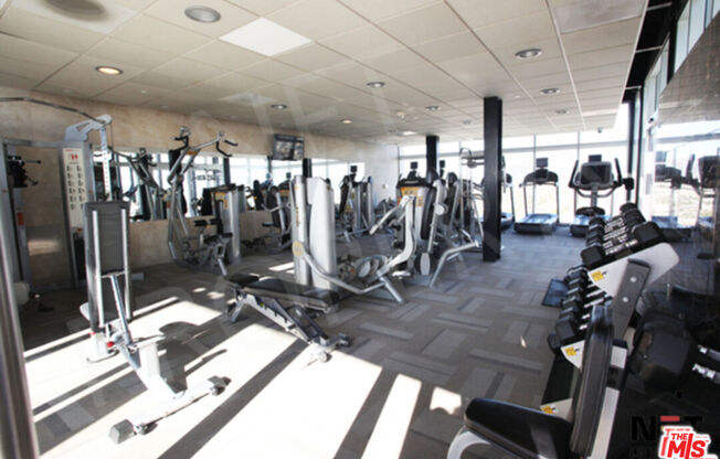 2 beds, 2 baths, $3,300, Unit 1008