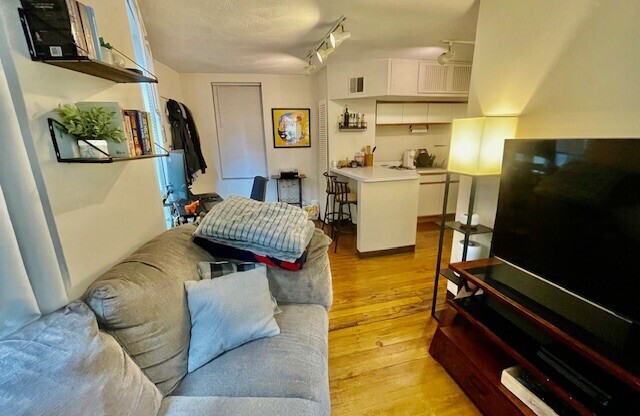 13 Charter St.