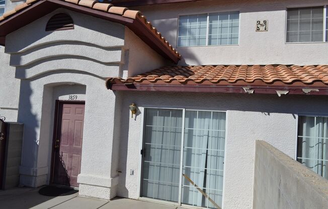 SW - ROOMY 3 BEDROOM 2.5 BATH TOWNHOME - 89147
