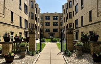 3817.5 North Greenview Ave.