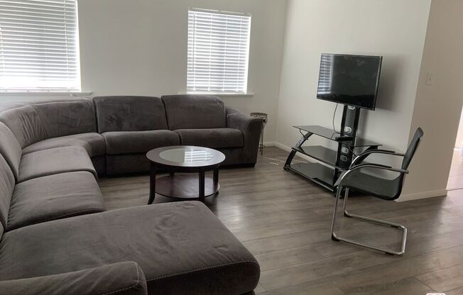 2 beds, 1 bath, 1,000 sqft, $2,790