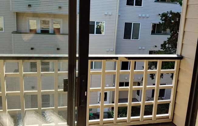 1 bed, 1 bath, 610 sqft, $1,575, Unit A205