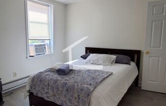 Conveniently located, beautifully maintained Apt with modern appliances. A/C. Near Public Transport!