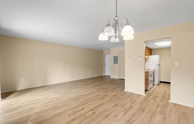 2 beds, 1 bath, 950 sqft, $999, Unit 110 L