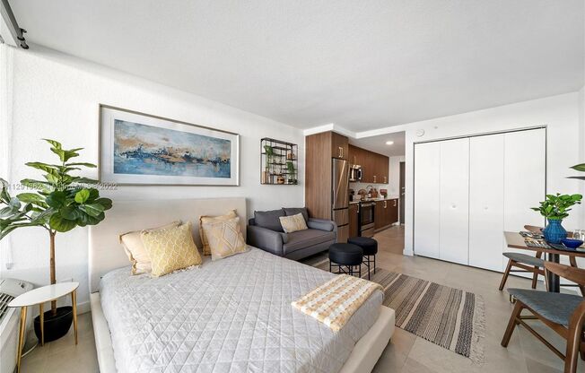 4300 E 4 AVE
