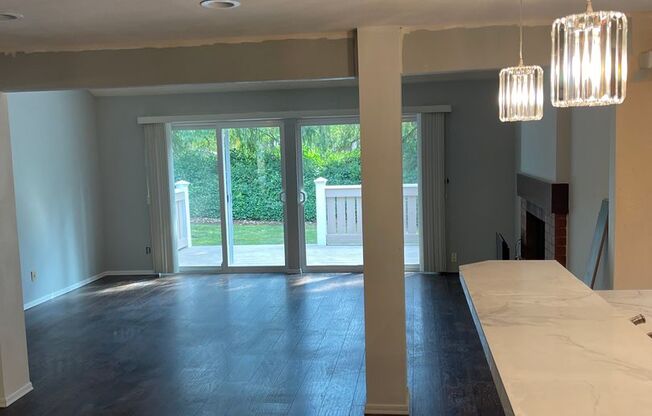 Quail Run Town House, Recently Remodeled with Private Pool Access & Tennis Courts!