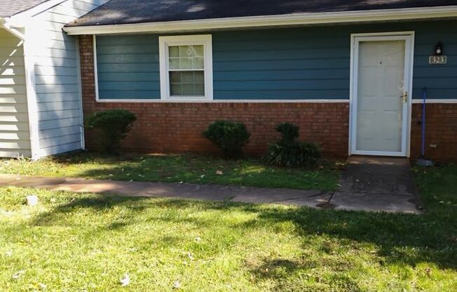 Clean 2BR/2BA Townhome in Garner Near White Oak & I-40