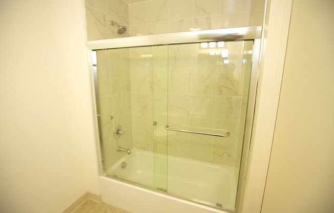 Studio, 1 bath, 340 sqft, $2,630, Unit 1335 Folsom St, Unit 502