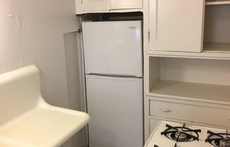 Studio, 1 bath, $875, Unit 37