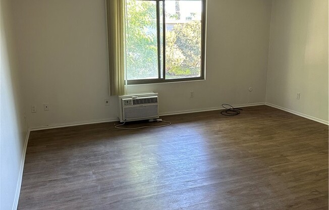 Studio, 1 bath, 425 sqft, $1,600, Unit 210