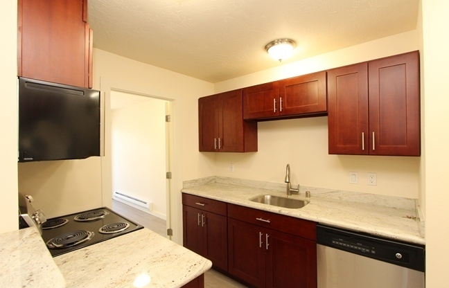 Top-Floor 2-Bed, 1-Bath Luxury Apartment in Magnolia/Interbay | Private Balcony, In-Unit W/D, Modern Finishes & Scenic Views