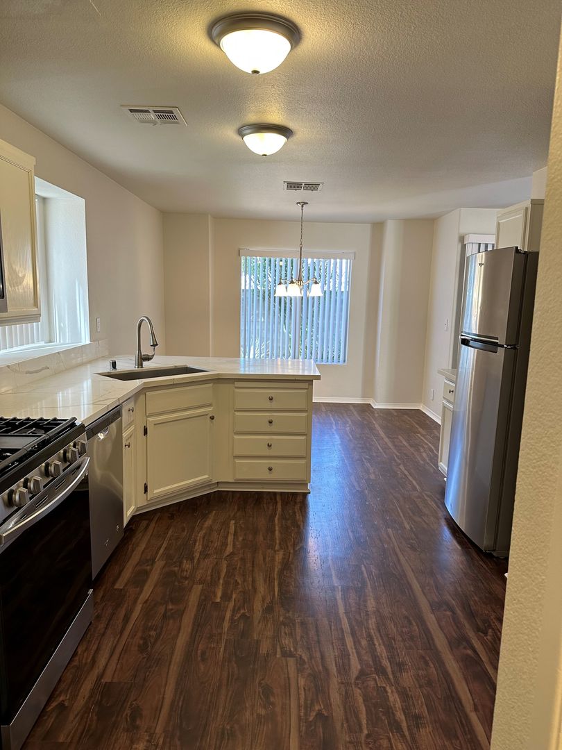 GORGEOUS NORTHWEST HOME, MOVE IN READY!