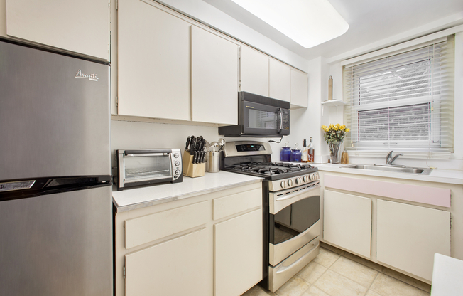 3 SHERIDAN SQ