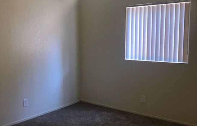 2 beds, 1 bath, 825 sqft, $1,300, Unit 124