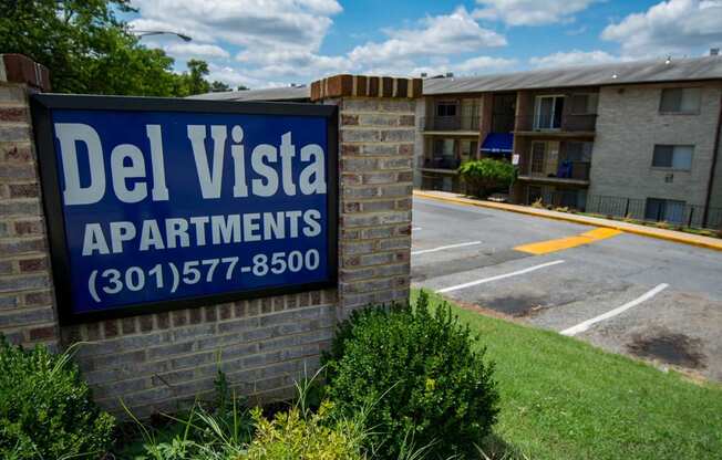 Del Vista Apartments Signage 04