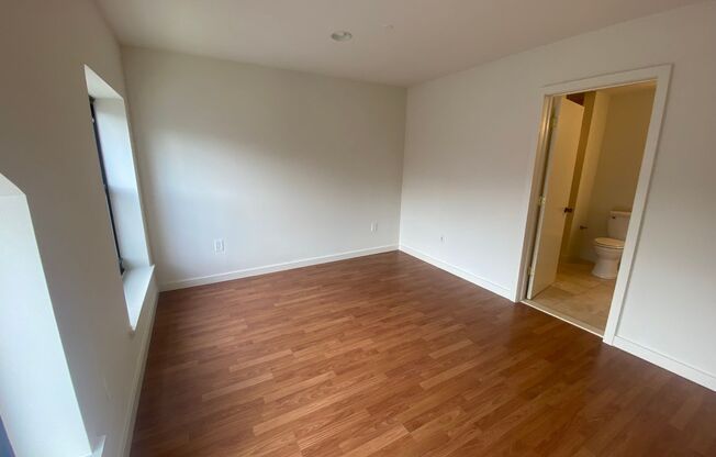 1 bed, 1 bath, 700 sqft, $1,600