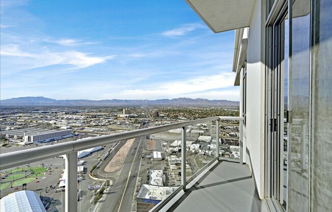 2 beds, 2 baths, $2,600, Unit # 3702