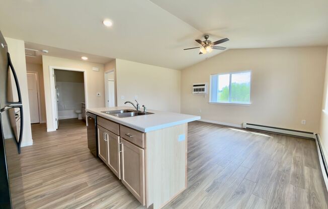 1 bed, 1 bath, 743 sqft, $1,499, Unit EC 4242-03