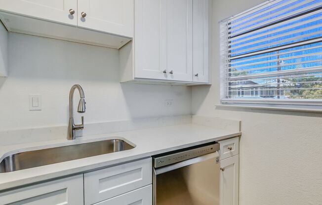 2 beds, 1.5 baths, 1,042 sqft, $1,350, Unit 116