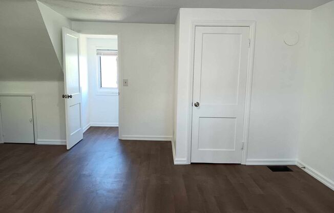 2 beds, 1 bath, $900