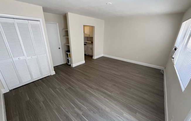 1150 W BLUE HERON