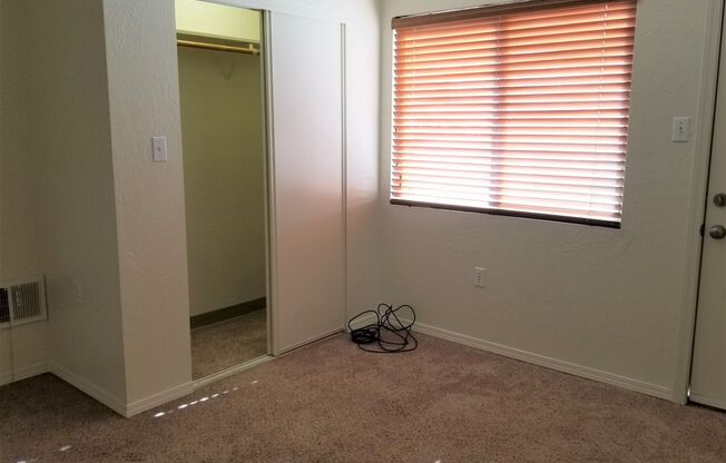 1 bed, 1 bath, 450 sqft, $800, Unit A