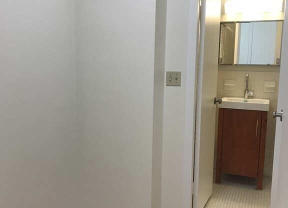 Studio, 1 bath, 630 sqft, $2,400, Unit 2 P