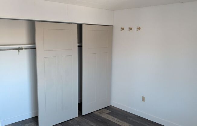 1 bed, 1 bath, 700 sqft, $1,050, Unit 100