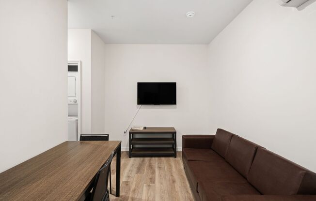 2 beds, 2 baths, 875 sqft, $1,350, Unit Unit 204