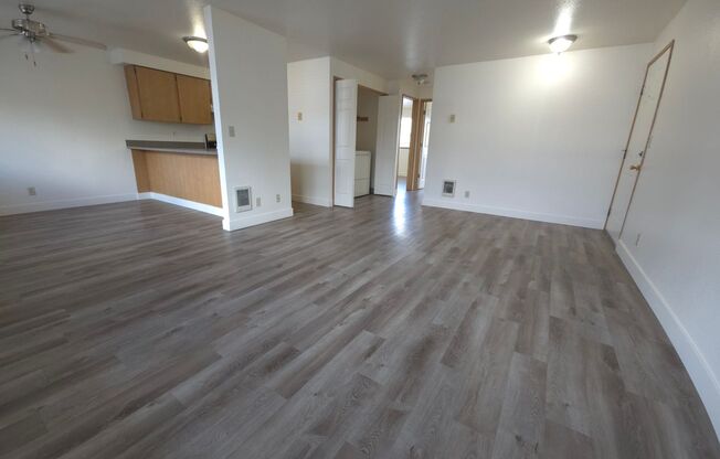 2 beds, 1 bath, 875 sqft, $1,350, Unit 127-38
