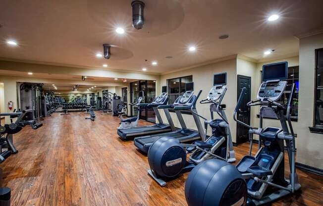 Dallas Apartments for Rent with Large Gym