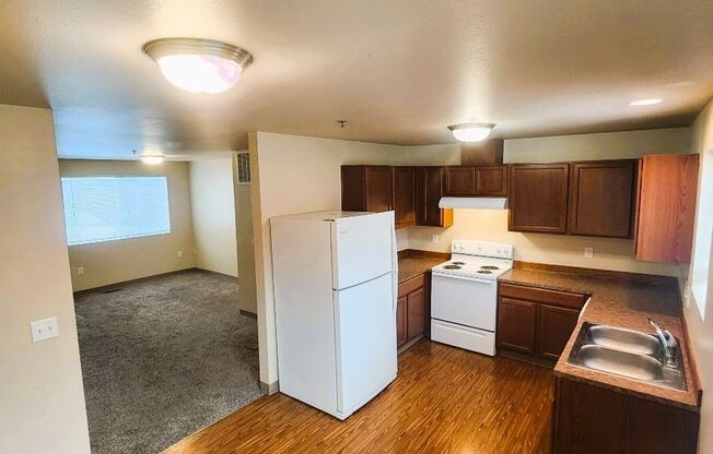 2 beds, 1 bath, 880 sqft, $1,295, Unit 462-200