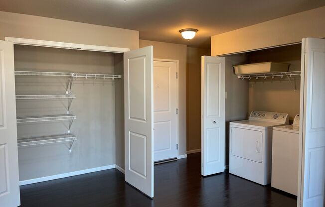 2 beds, 2 baths, 1,011 sqft, $1,255, Unit 2450-205