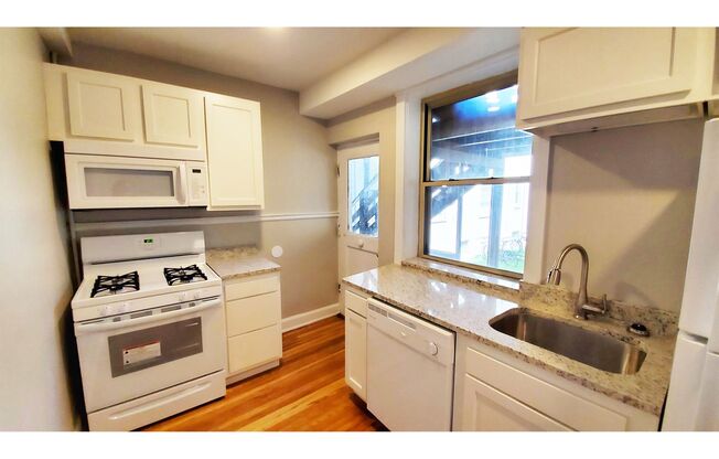 2 beds, 1 bath, 850 sqft, $1,595, Unit 404-69
