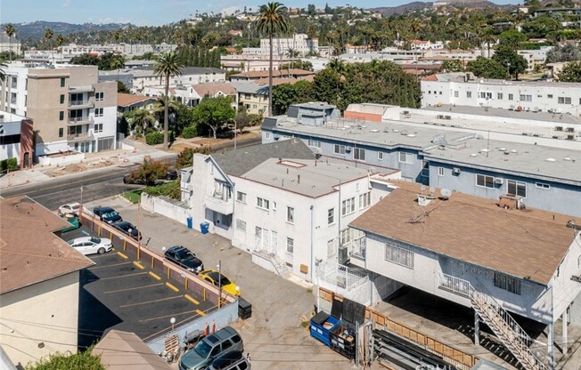 1716 3/4 WINONA BLVD