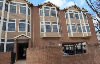 Wesdgewood West Campus - 1BD / !BA - 10 Ft Ceilings - Nodern Appliances - Gated - W/D -  $1200