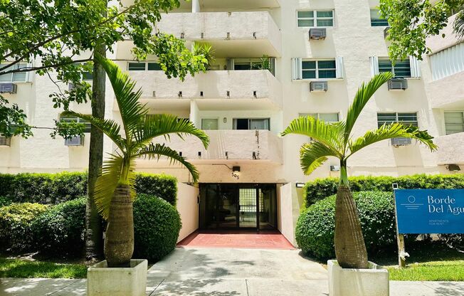 2 beds, 2 baths, $4,250, Unit 555-401