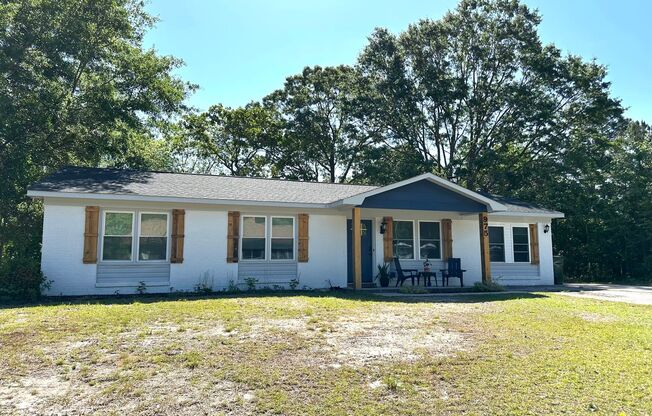 3 Bedroom, 2 Bath off Cliffdale Rd!