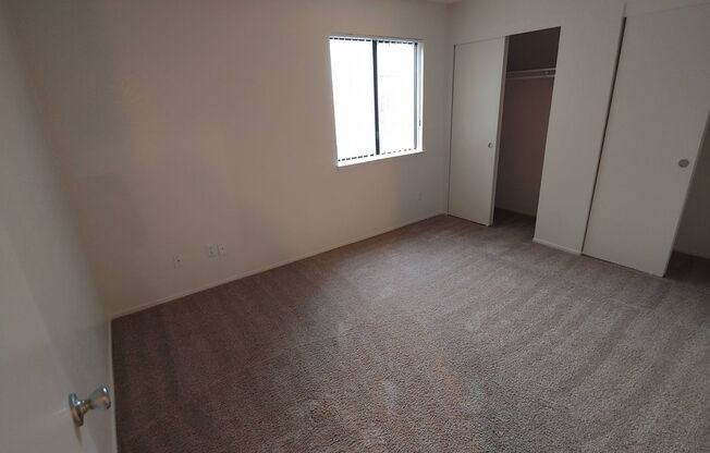 2 beds, 1 bath, 900 sqft, $1,585, Unit 1870-101