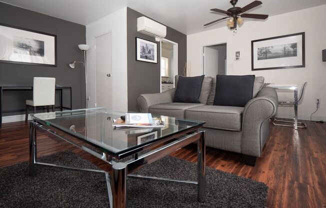 2 beds, 1 bath, 725 sqft, $1,799, Unit C207