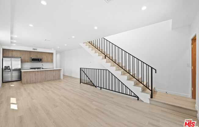 2123 S CLOVERDALE AVE