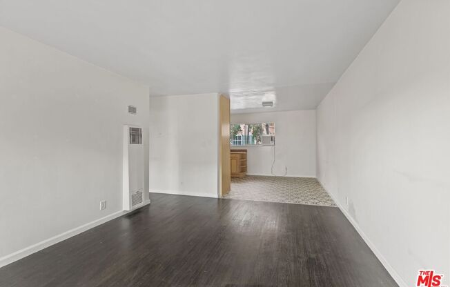 1233 Barry Ave Apt 202