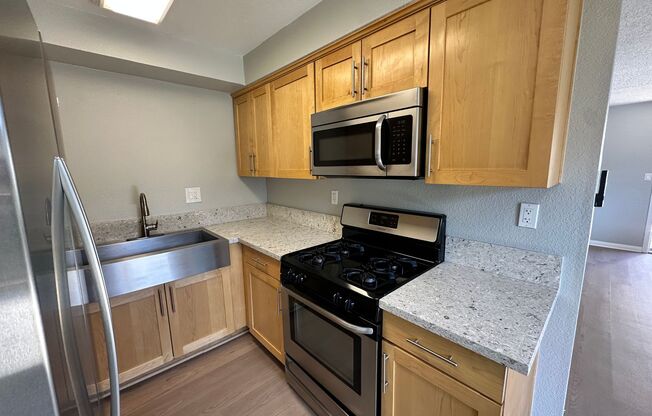 2 beds, 1 bath, 900 sqft, $2,720, Unit 0108