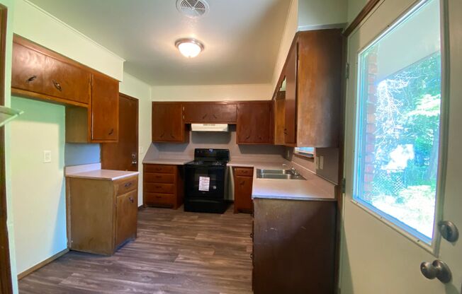 4 beds, 1 bath, $1,295