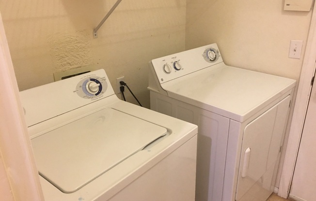 3 beds, 2 baths, $2,050