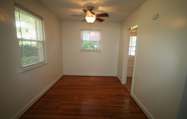 Lovely End Unit Townhouse with Hardwoods / W&D / Near Duke and Biking Trail